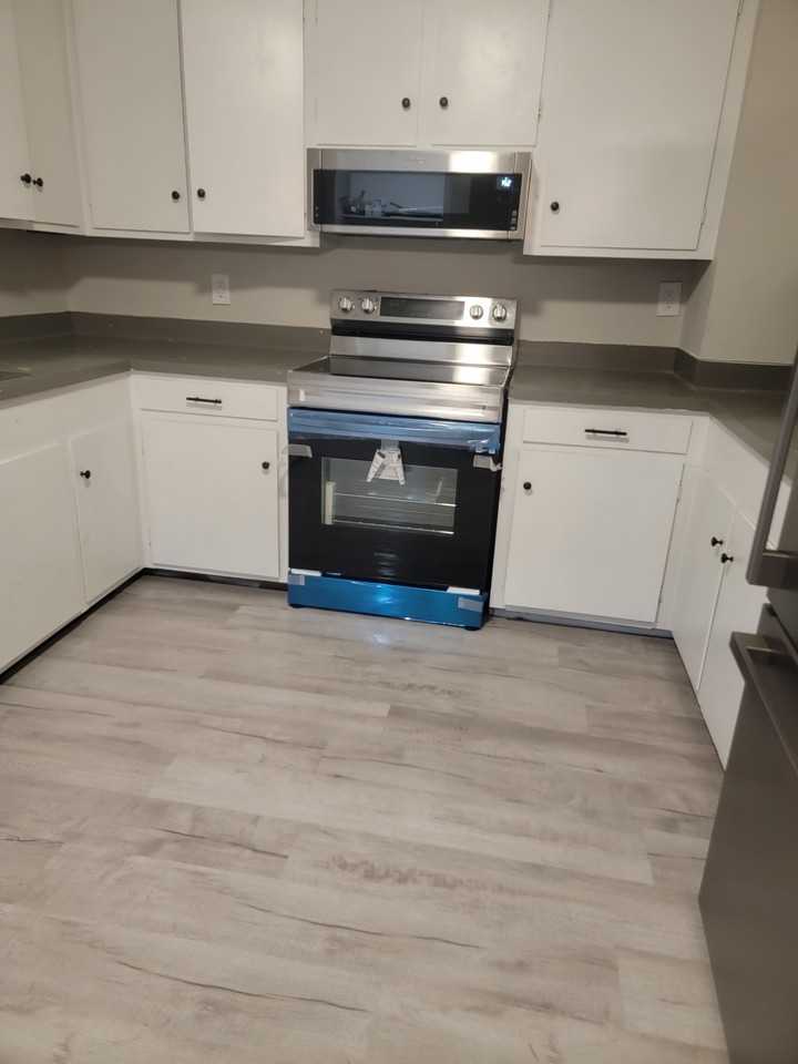 604 65th Ave N #A - Photo 6 of 9