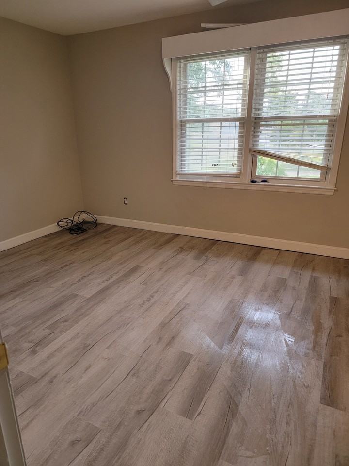 604 65th Ave N #A - Photo 2 of 9