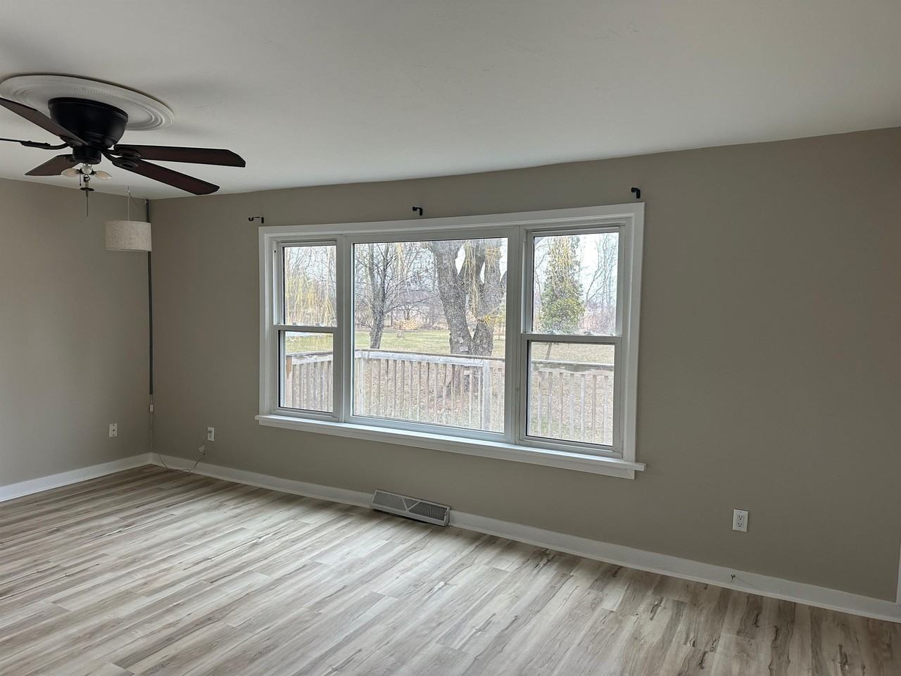 962 Lakeview Dr #1 - Photo 5 of 21