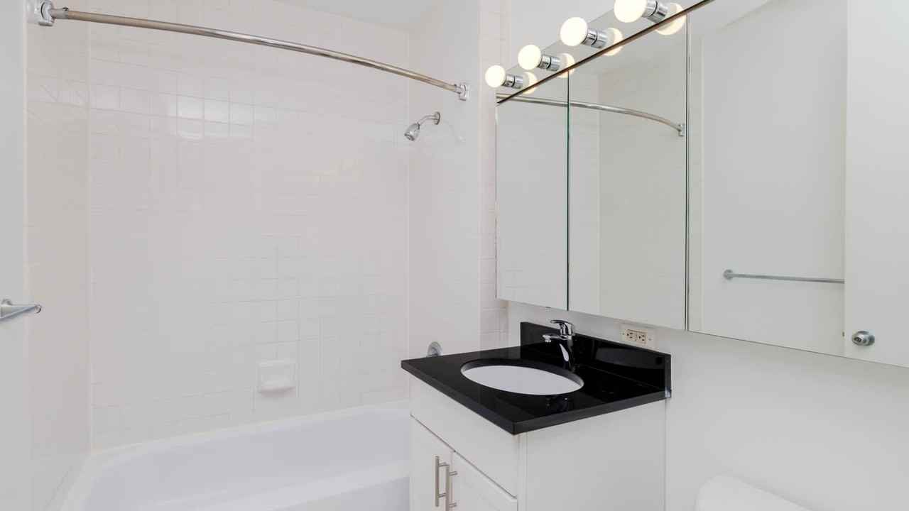 71 Broadway - Photo 4 of 50