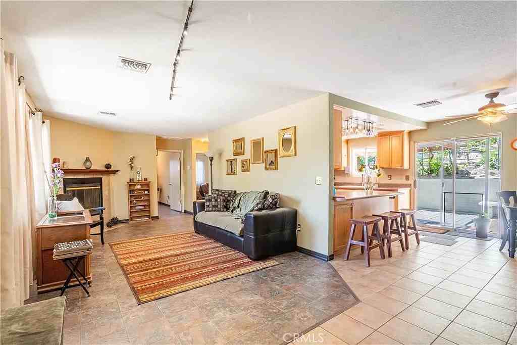 649 Olive St #NA - Photo 2 of 13