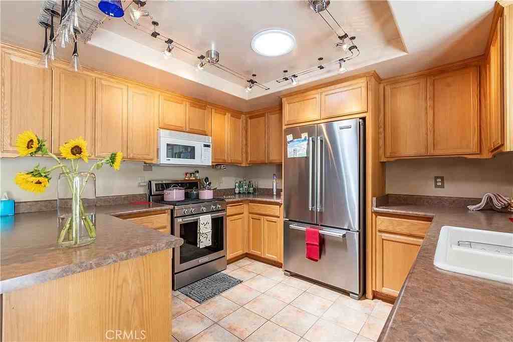 649 Olive St #NA - Photo 4 of 13