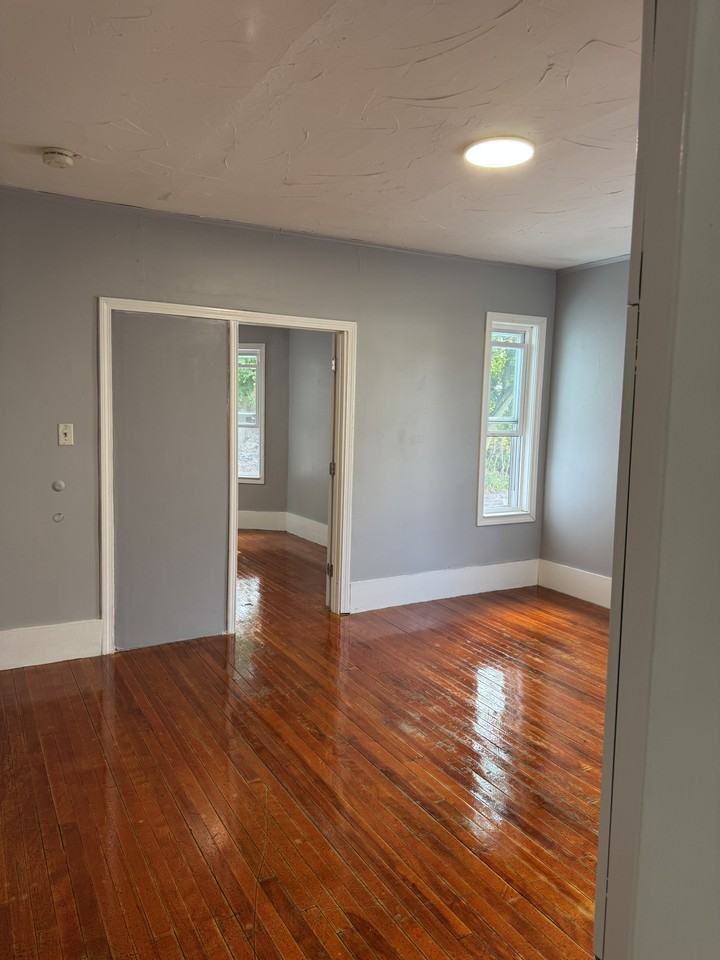 442 Grafton St #2ndFL - Photo 2 of 10