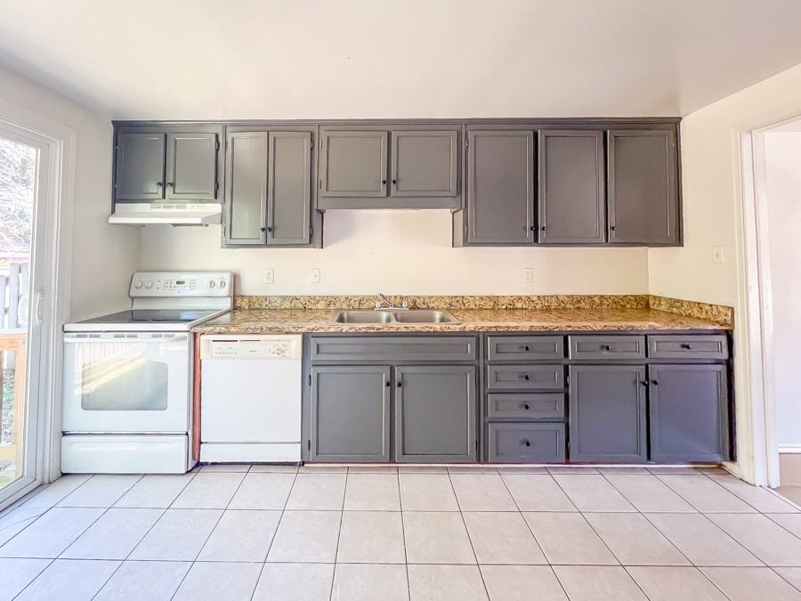 7 Fox Hill Dr #7 - Photo 5 of 15