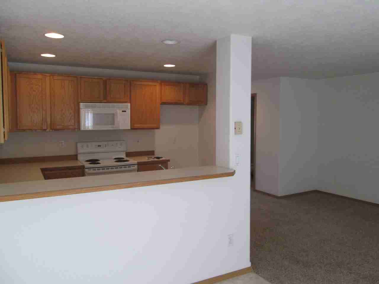 1454 Sw 16th St - Photo 3 of 12