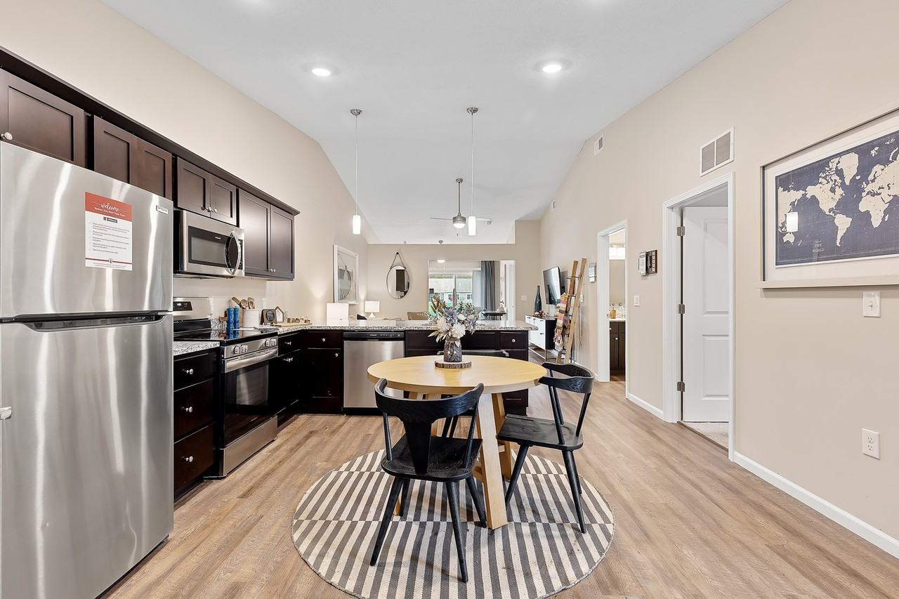 Redwood Holland - Photo 7 of 25