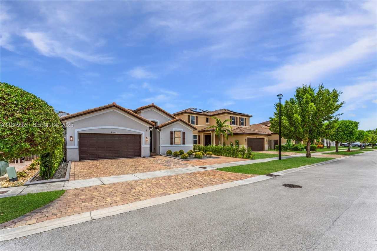 25021 Southwest 118 Court - Photo 2 of 28