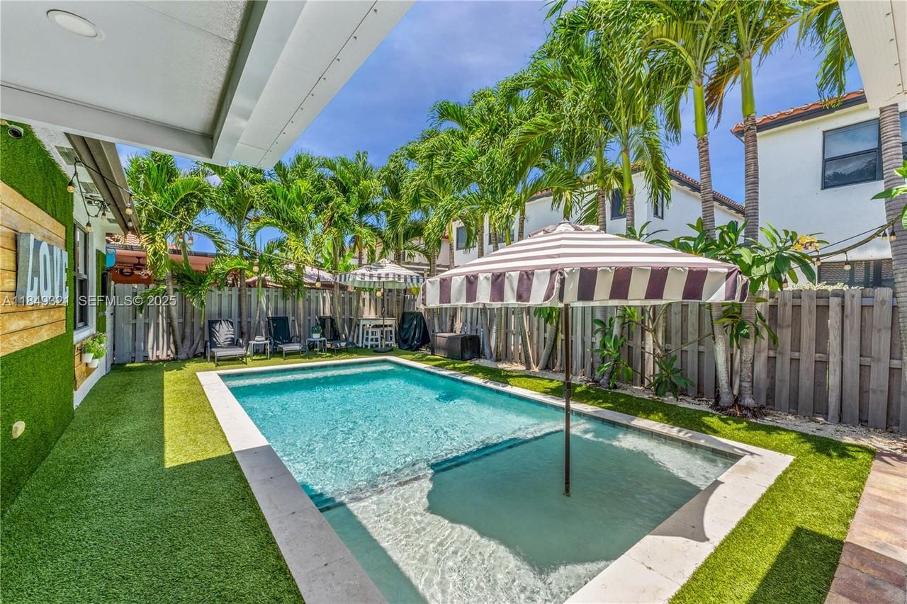 25021 Southwest 118 Court - Photo 5 of 28