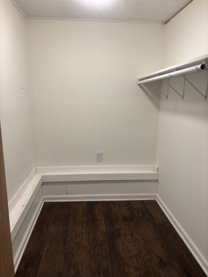 721 W Walnut St #NA - Photo 5 of 6