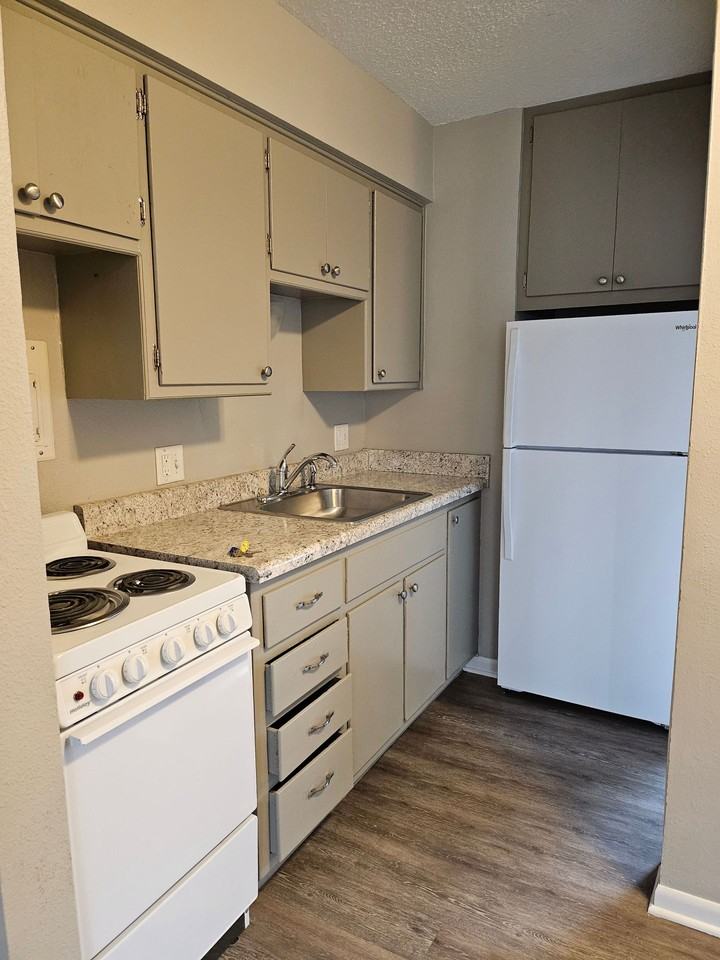 2125 Indianola Avenue - Photo 3 of 7