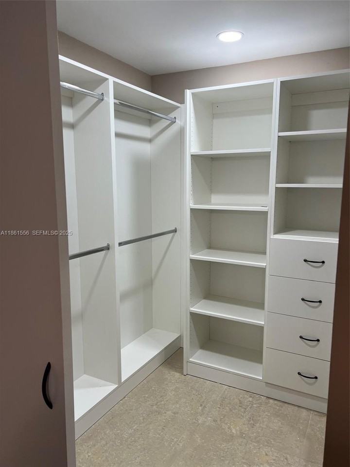 1041 Washington Street - Photo 3 of 13