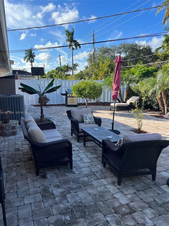 1041 Washington Street - Photo 5 of 13