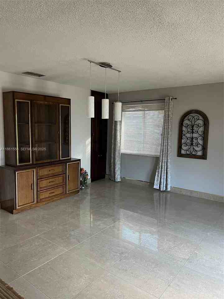 1041 Washington Street - Photo 7 of 13