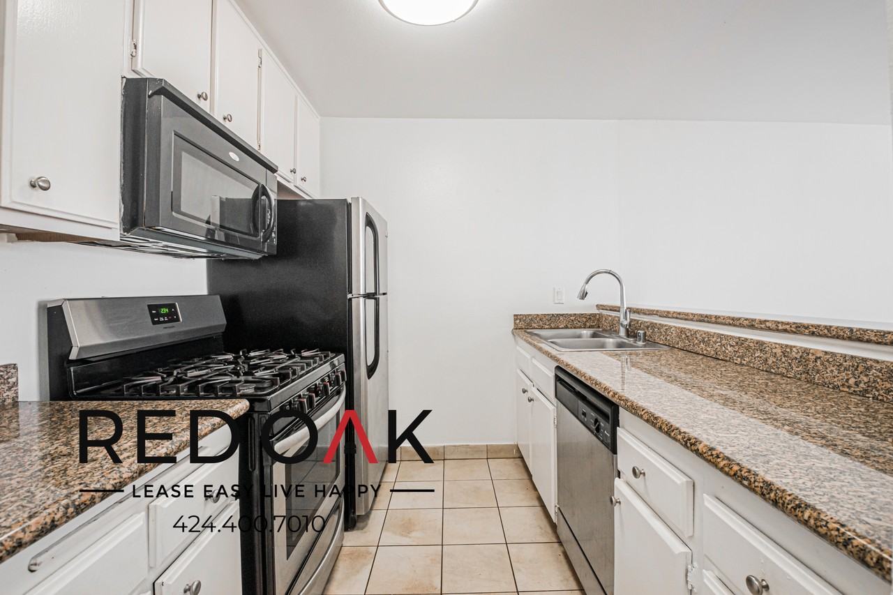 1522 N Formosa Ave - Photo 3 of 28