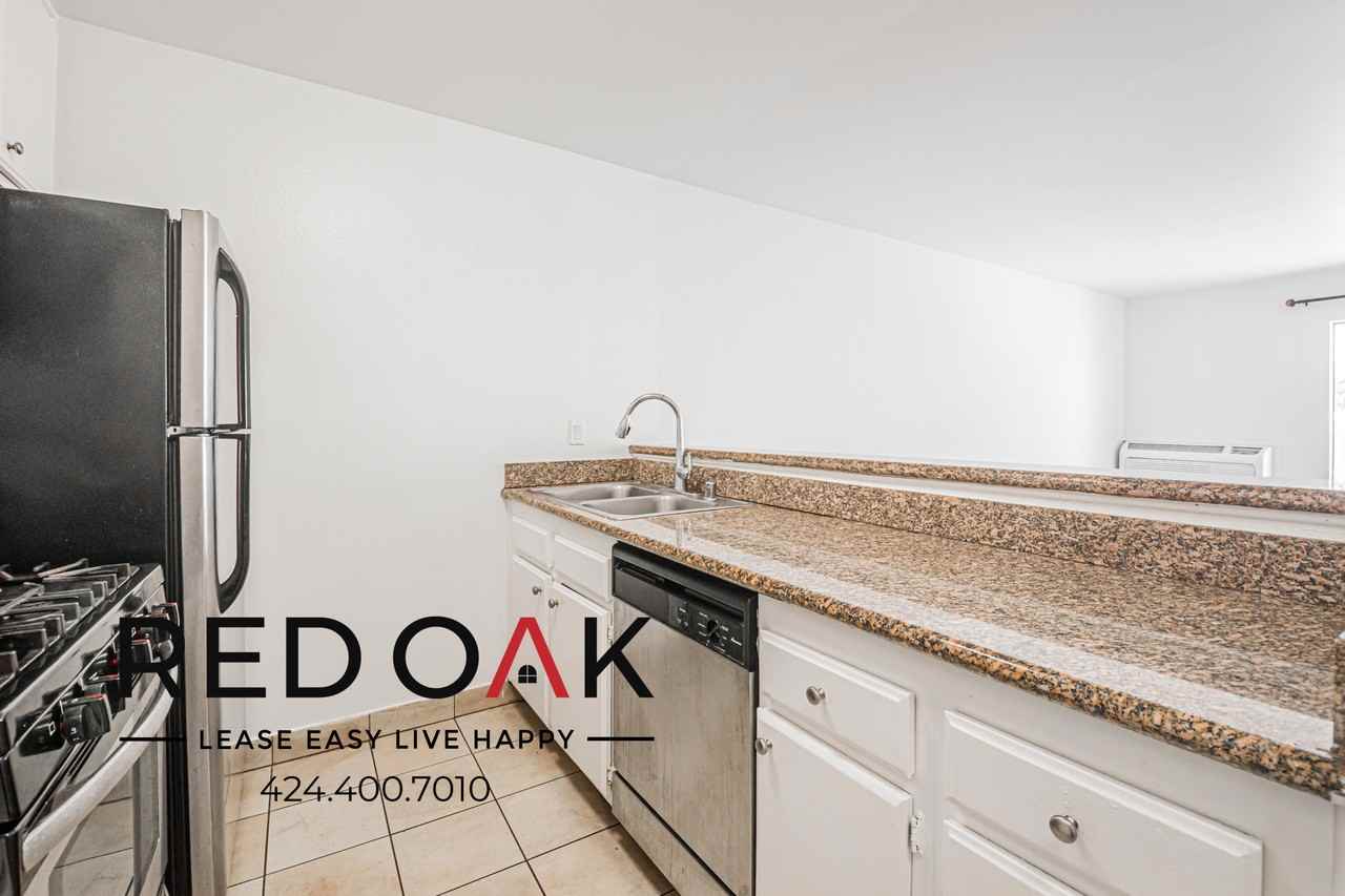 1522 N Formosa Ave - Photo 7 of 28