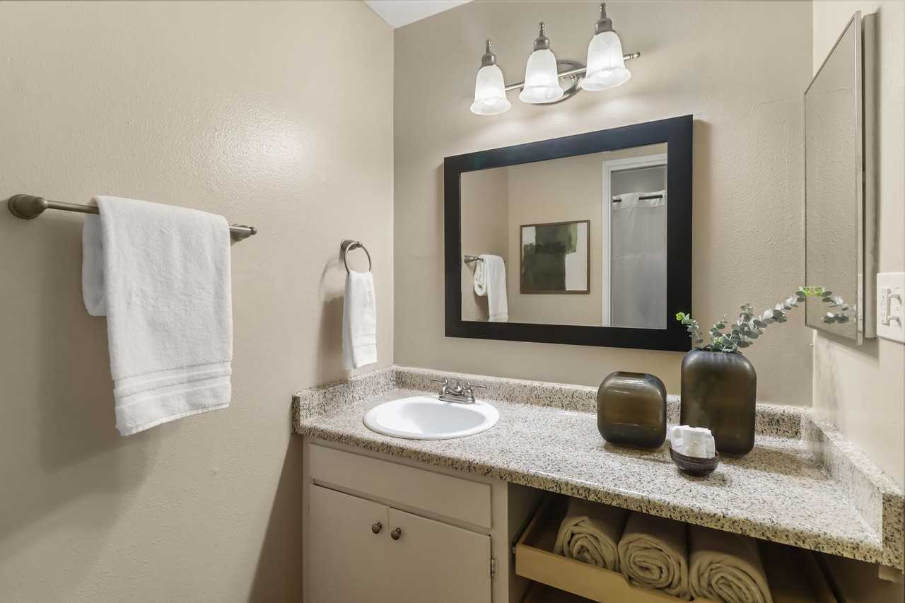River's Edge Apartments - Photo 2 of 50