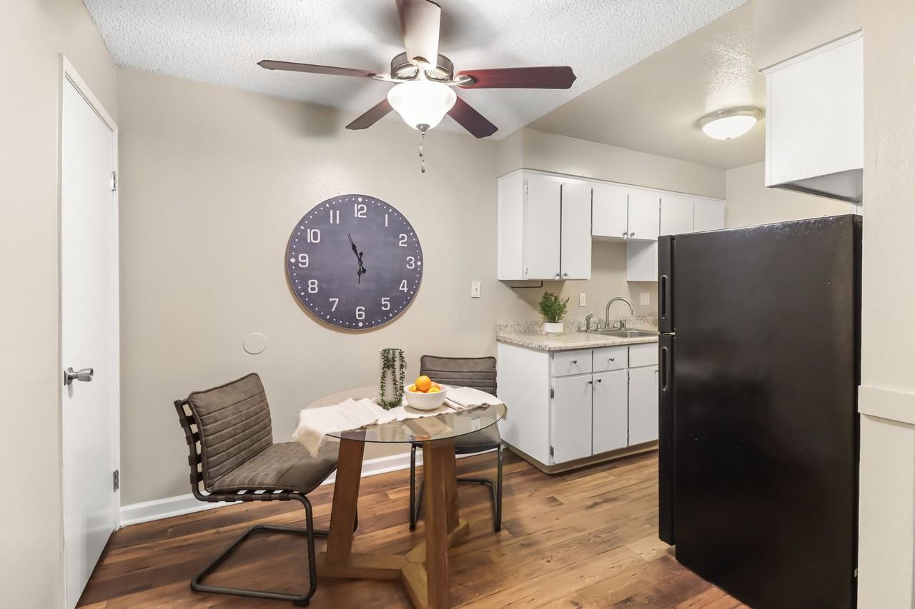 River's Edge Apartments - Photo 6 of 50