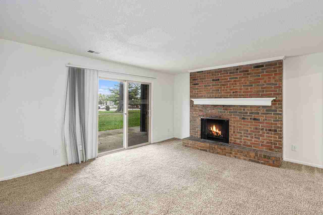 Welcome to The Bluffs – Comfort, Convenience & Value in the Heart of Gladstone - Photo 2 of 15