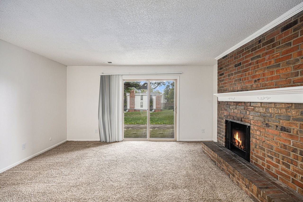 Welcome to The Bluffs – Comfort, Convenience & Value in the Heart of Gladstone - Photo 3 of 15