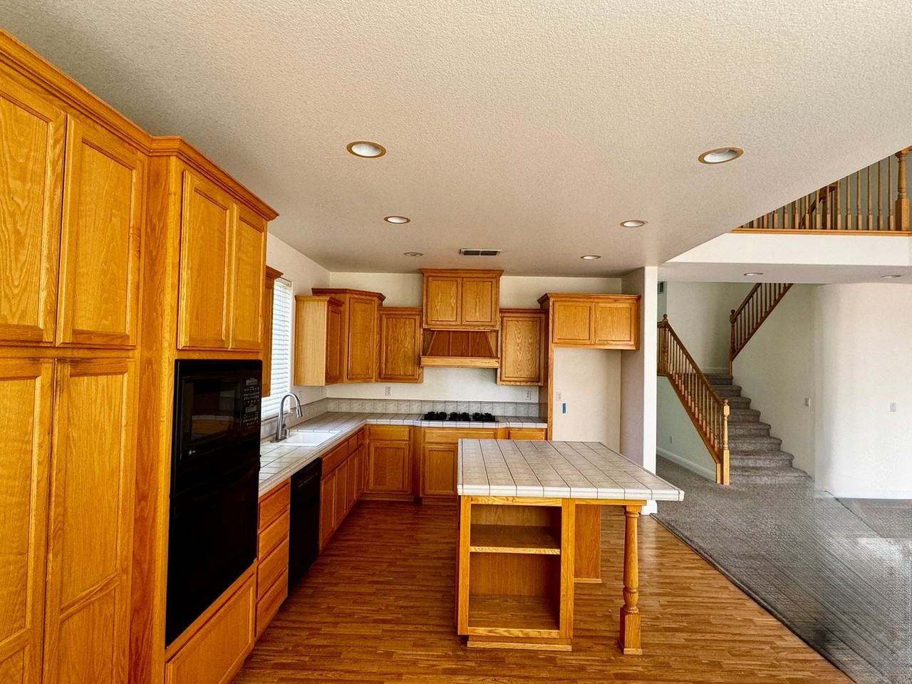 1902 Foster Way - Photo 6 of 25