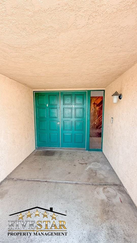 2246 Hasti Acres Dr - Photo 5 of 32