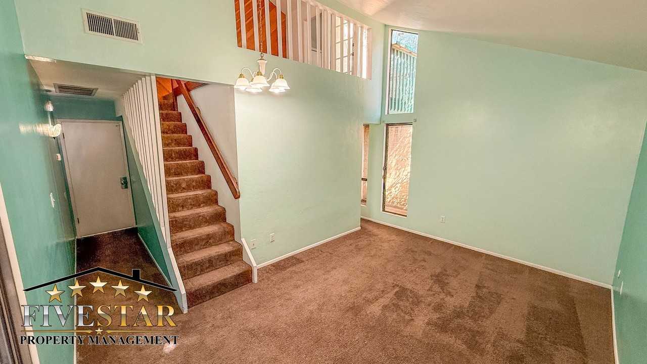 2246 Hasti Acres Dr - Photo 7 of 32