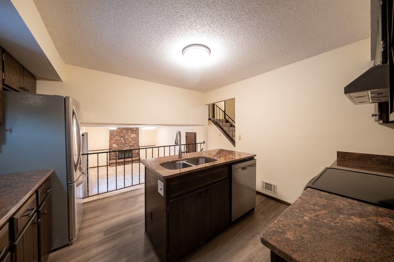 6900 Woodland Dr #1 - Photo 2 of 31