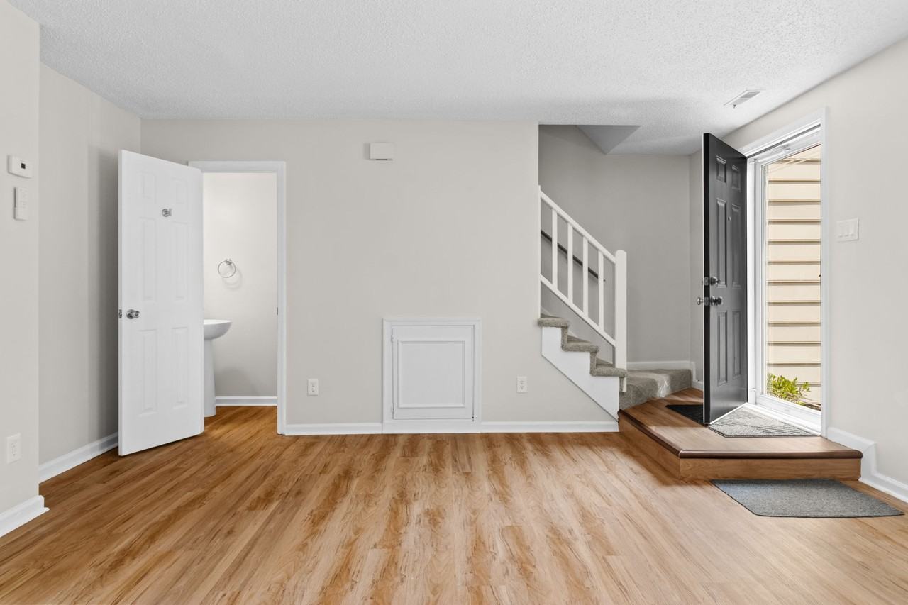 908 Spinnaker Ct #1 - Photo 5 of 48