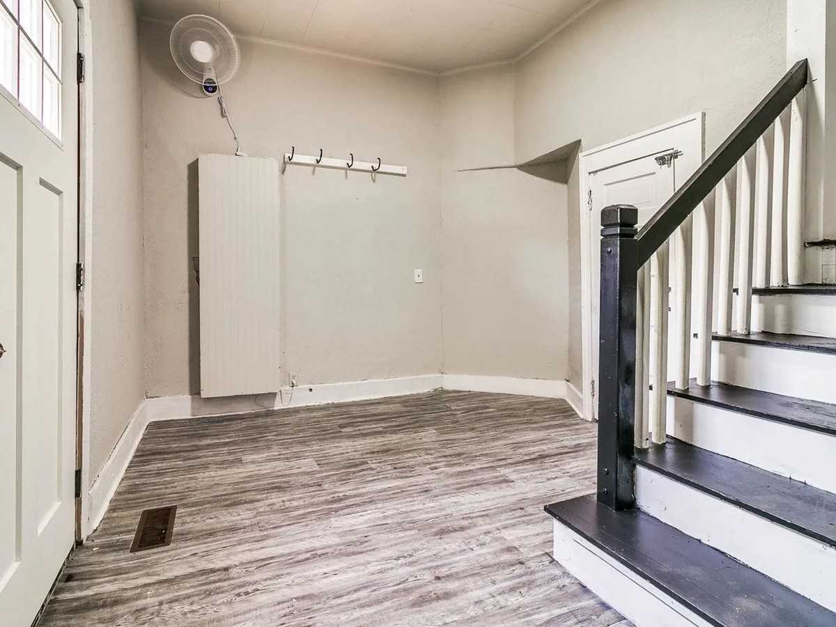 NW 11th St Unit D_1740 - Photo 2 of 15