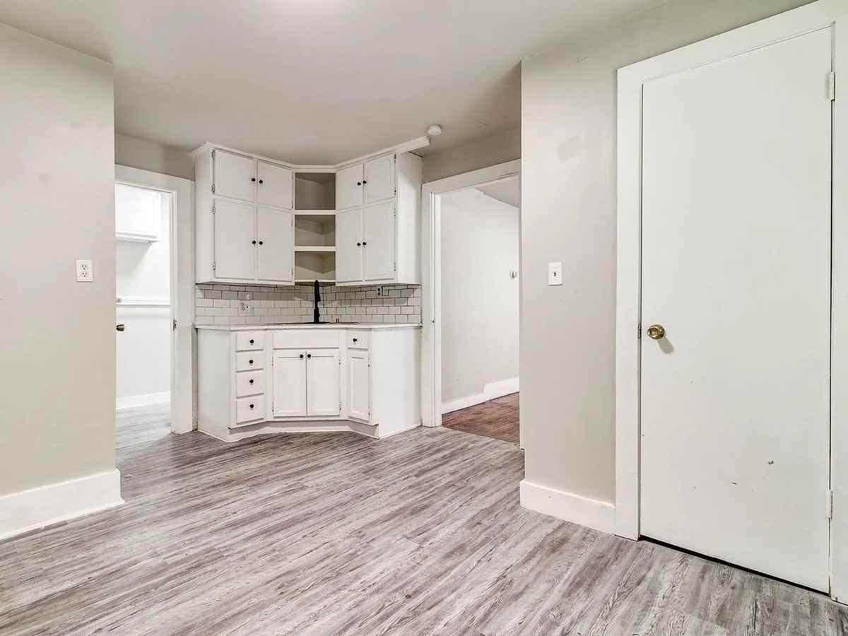 NW 11th St Unit D_1740 - Photo 4 of 15