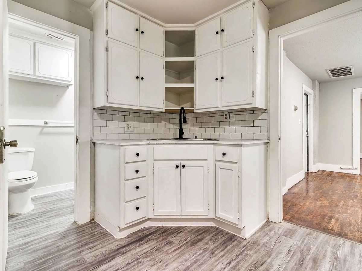 NW 11th St Unit D_1740 - Photo 5 of 15