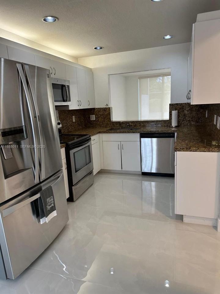 6444 Northwest 109th Avenue - Photo 5 of 18