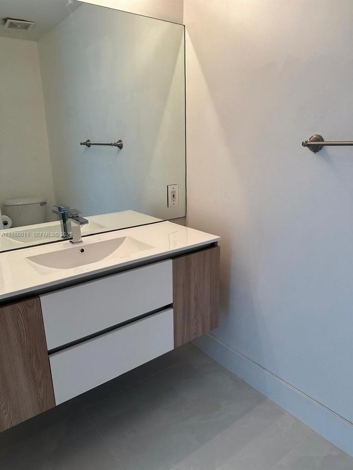 6444 Northwest 109th Avenue - Photo 6 of 18