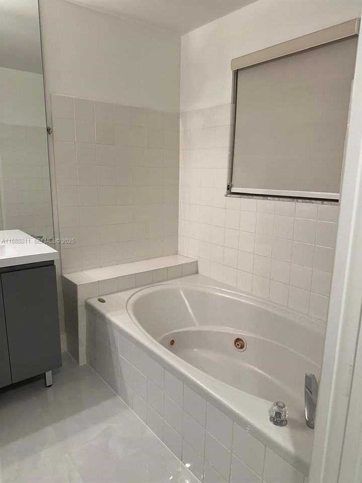 6444 Northwest 109th Avenue - Photo 7 of 18