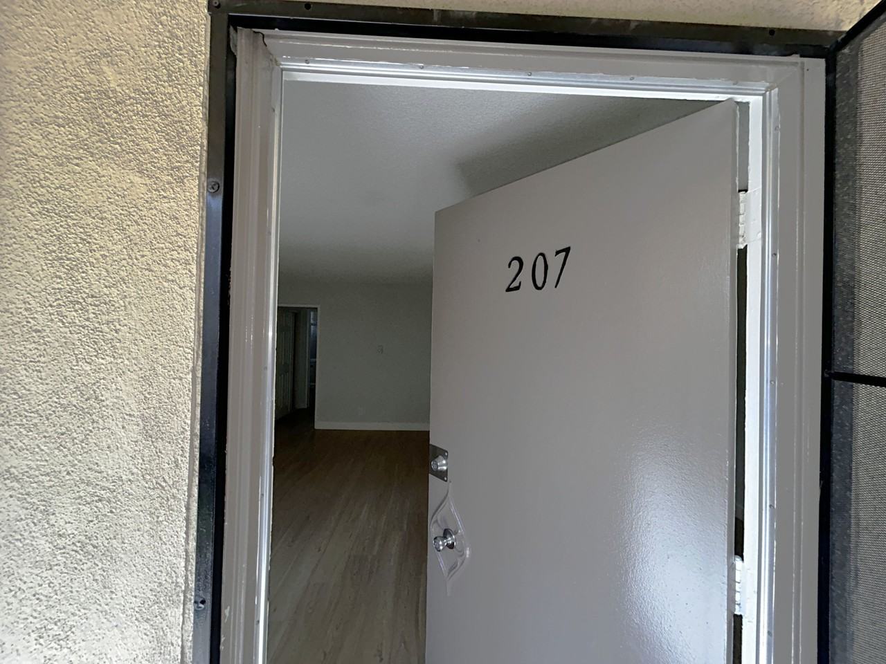 3139 - 957 Menlo Ave. - Photo 3 of 19