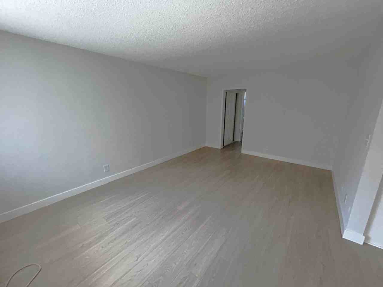 3139 - 957 Menlo Ave. - Photo 4 of 19