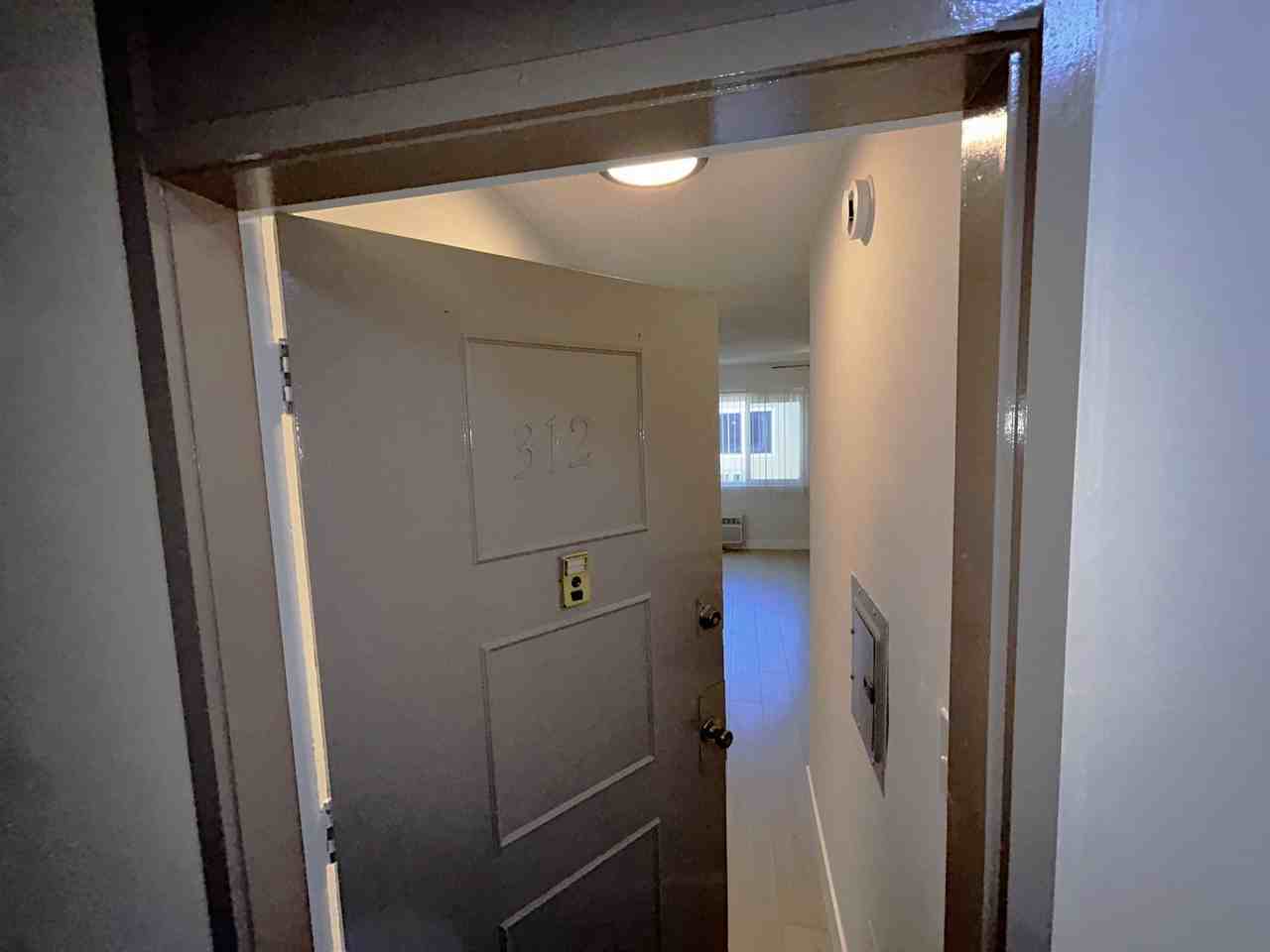 3169 - 319 S. New Hampshire Av - Photo 4 of 11