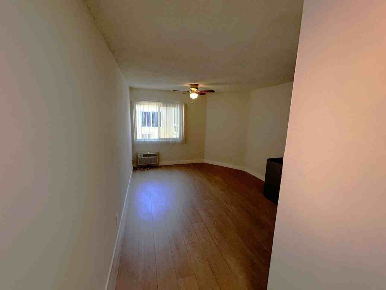 3169 - 319 S. New Hampshire Av - Photo 5 of 11