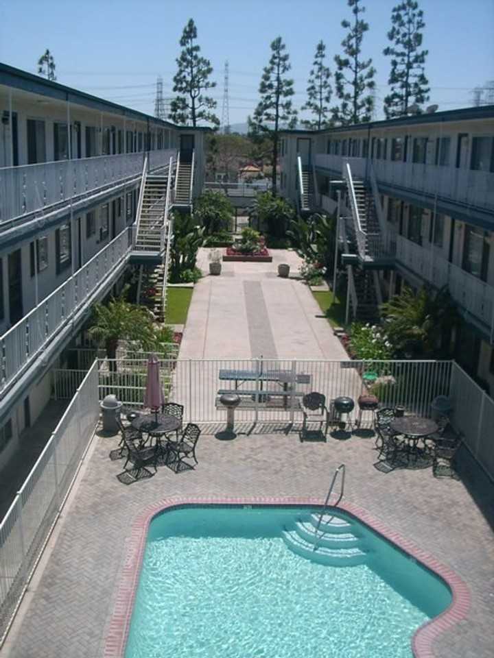 2 Torrance Palms Apartments - Photo 3 of 9