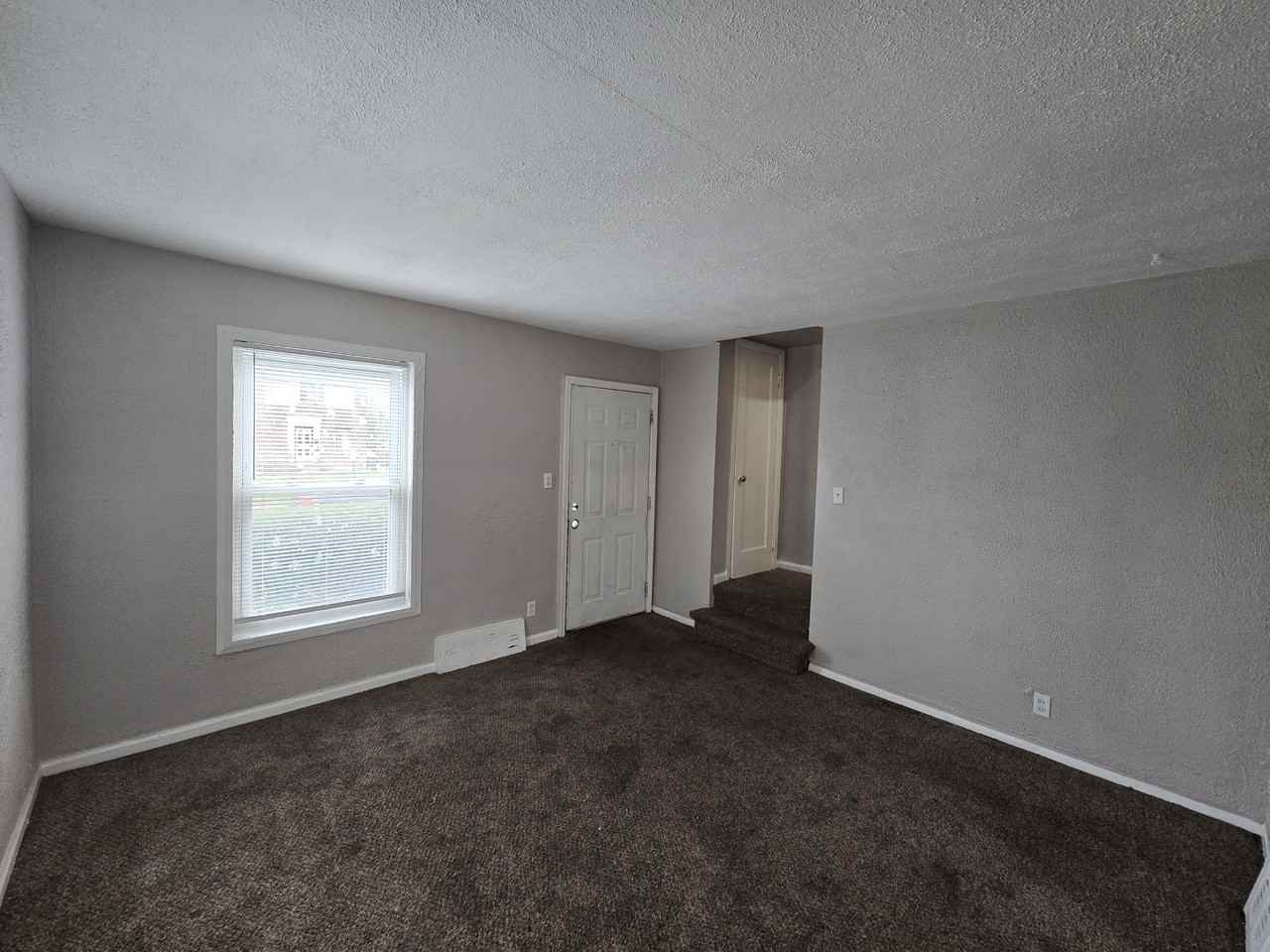 8880 Rutherford St - Photo 3 of 18
