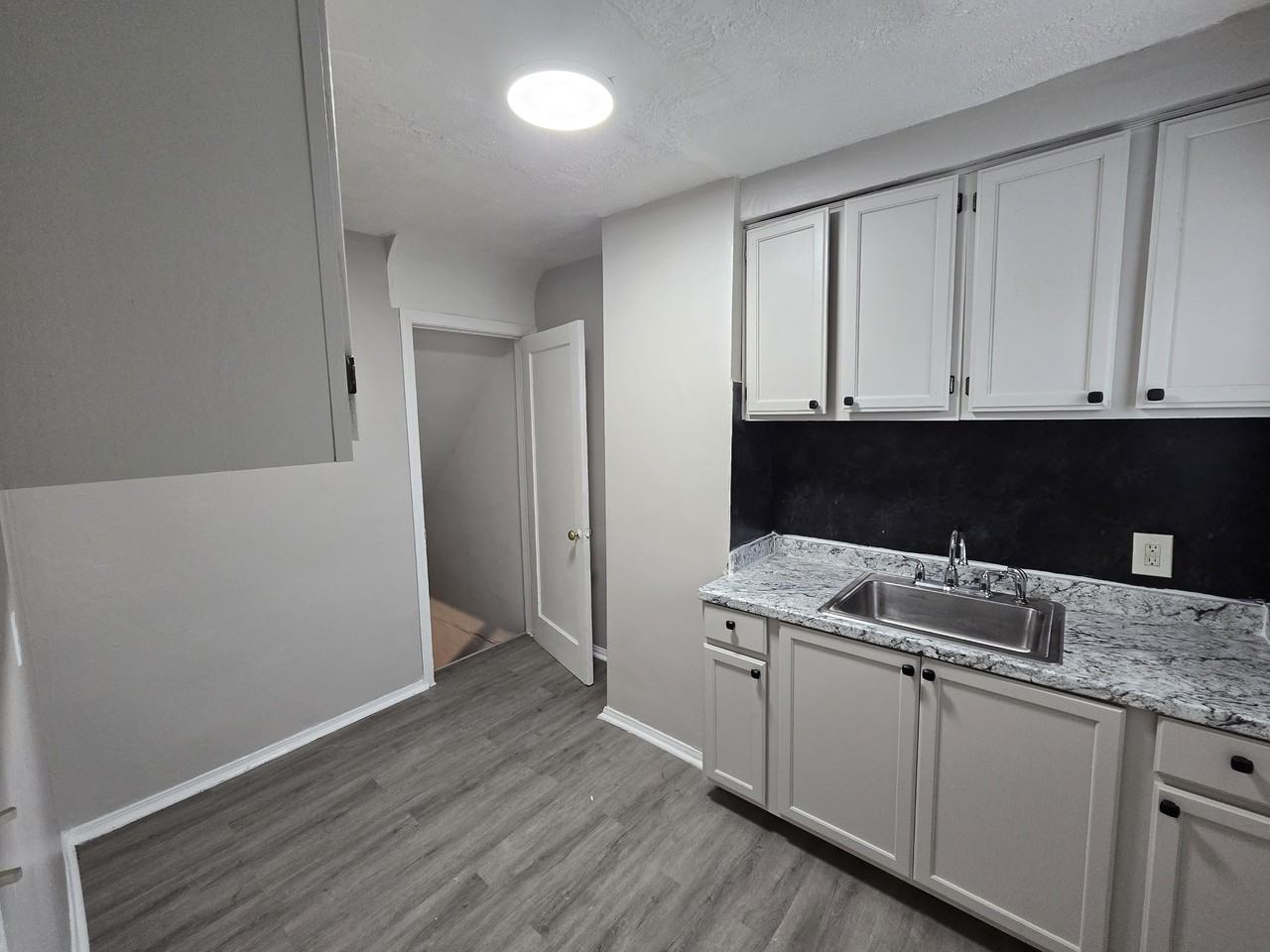 8880 Rutherford St - Photo 6 of 18