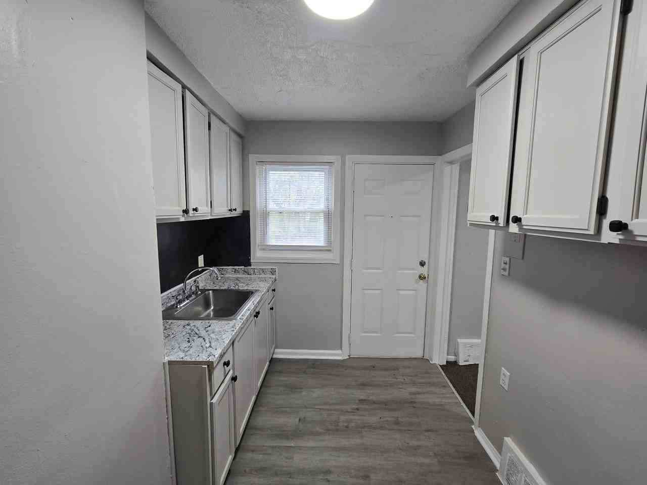 8880 Rutherford St - Photo 7 of 18