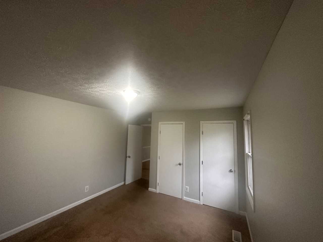 526 Hickory - Photo 4 of 5