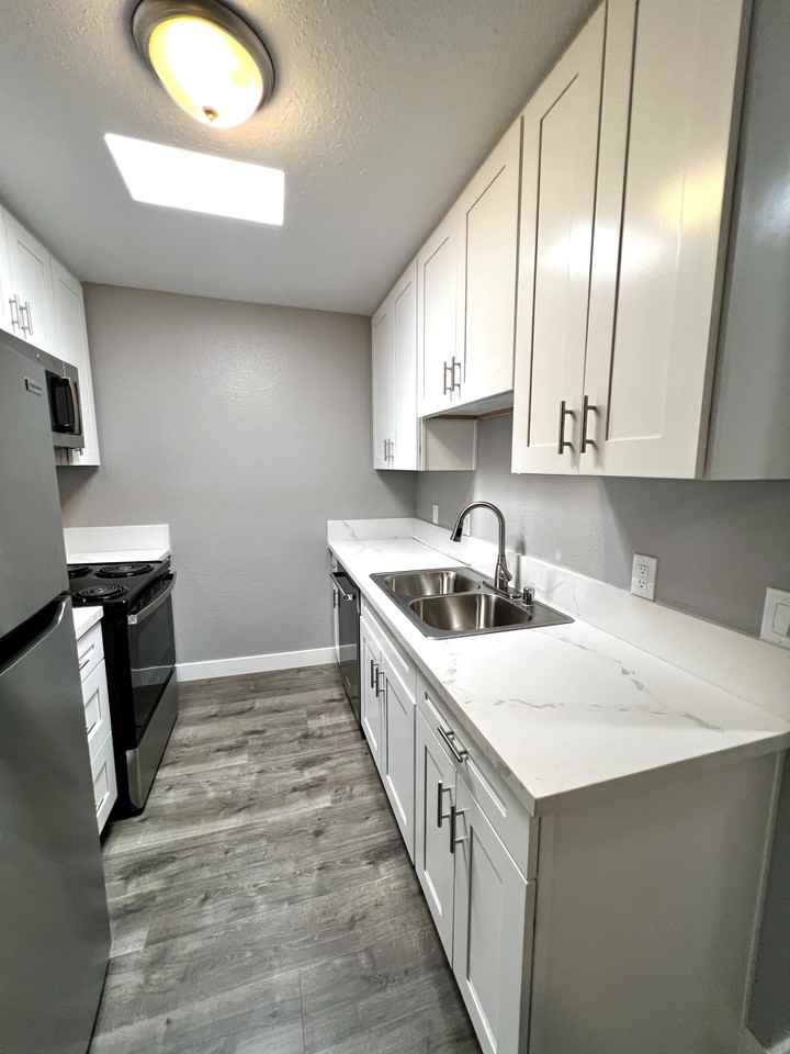 4424 47th Street - Photo 5 of 16
