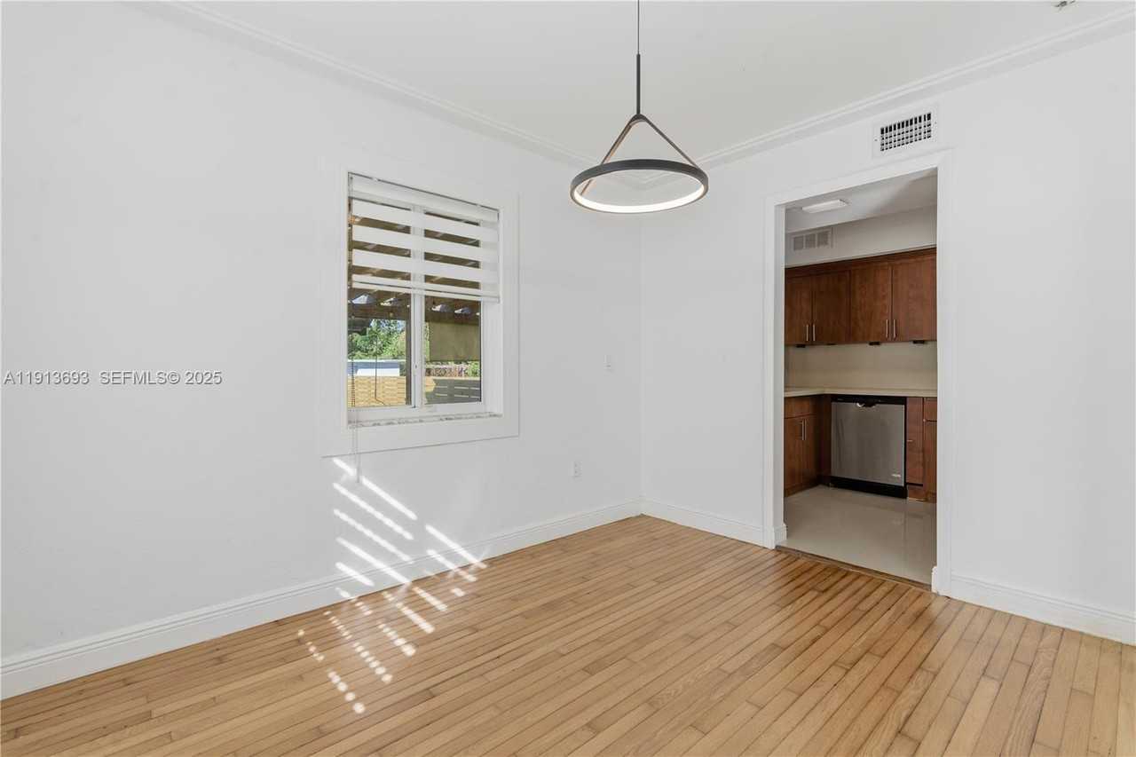 1244 Southwest 13th Avenue #1 - Photo 2 of 33