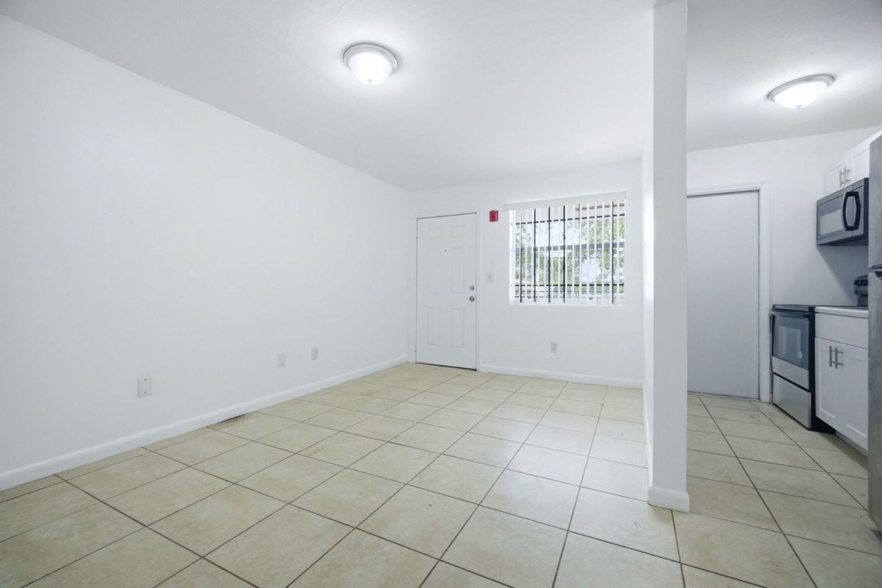 750 NW - Photo 3 of 28