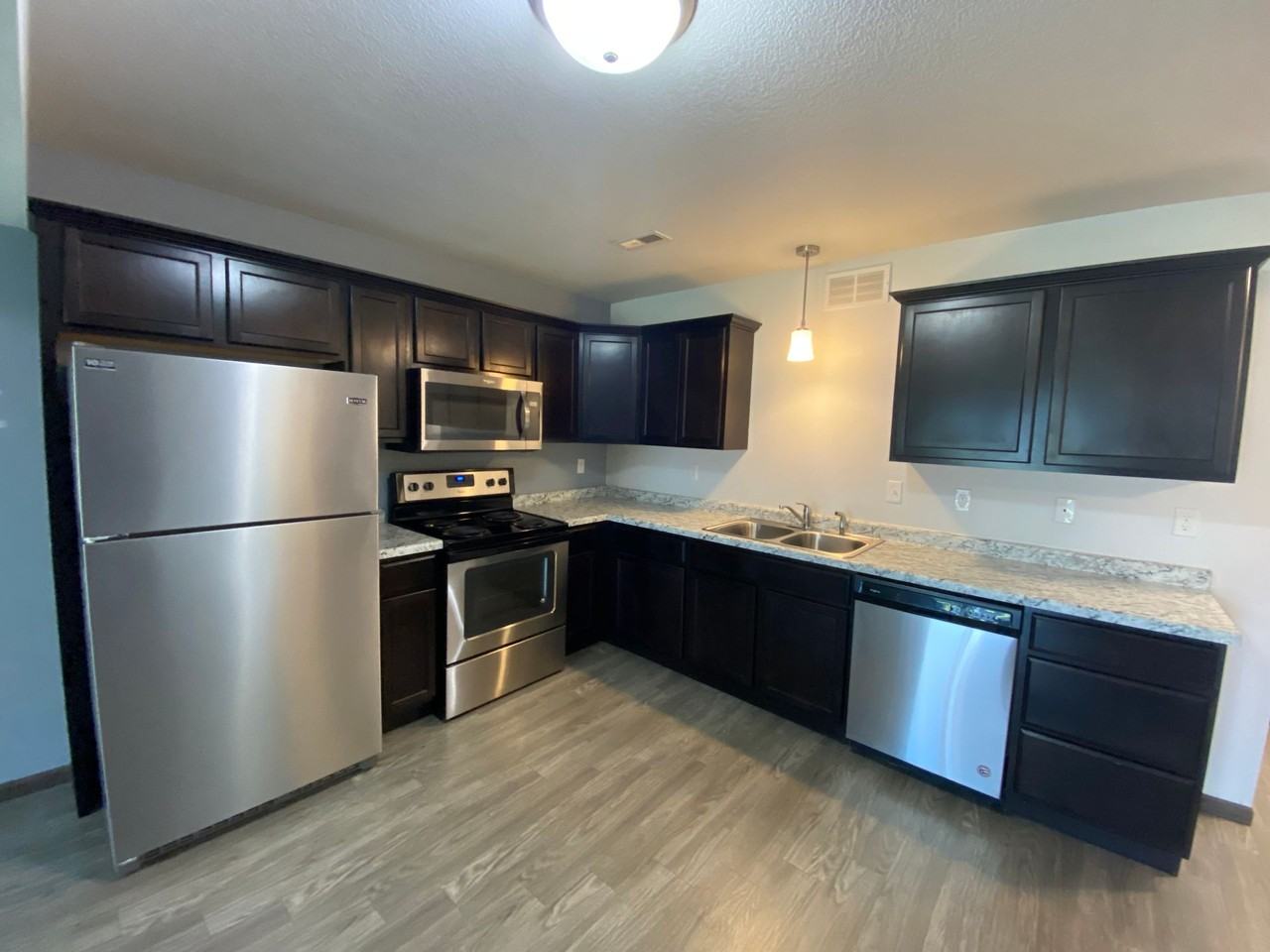 901 East Olive Street - Photo 5 of 45