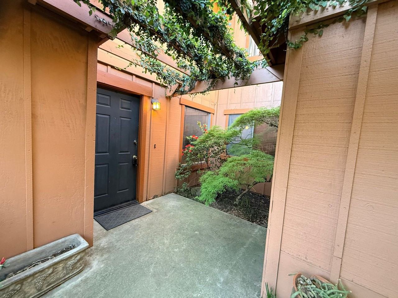 5 Alameda Park Cir - Photo 2 of 23