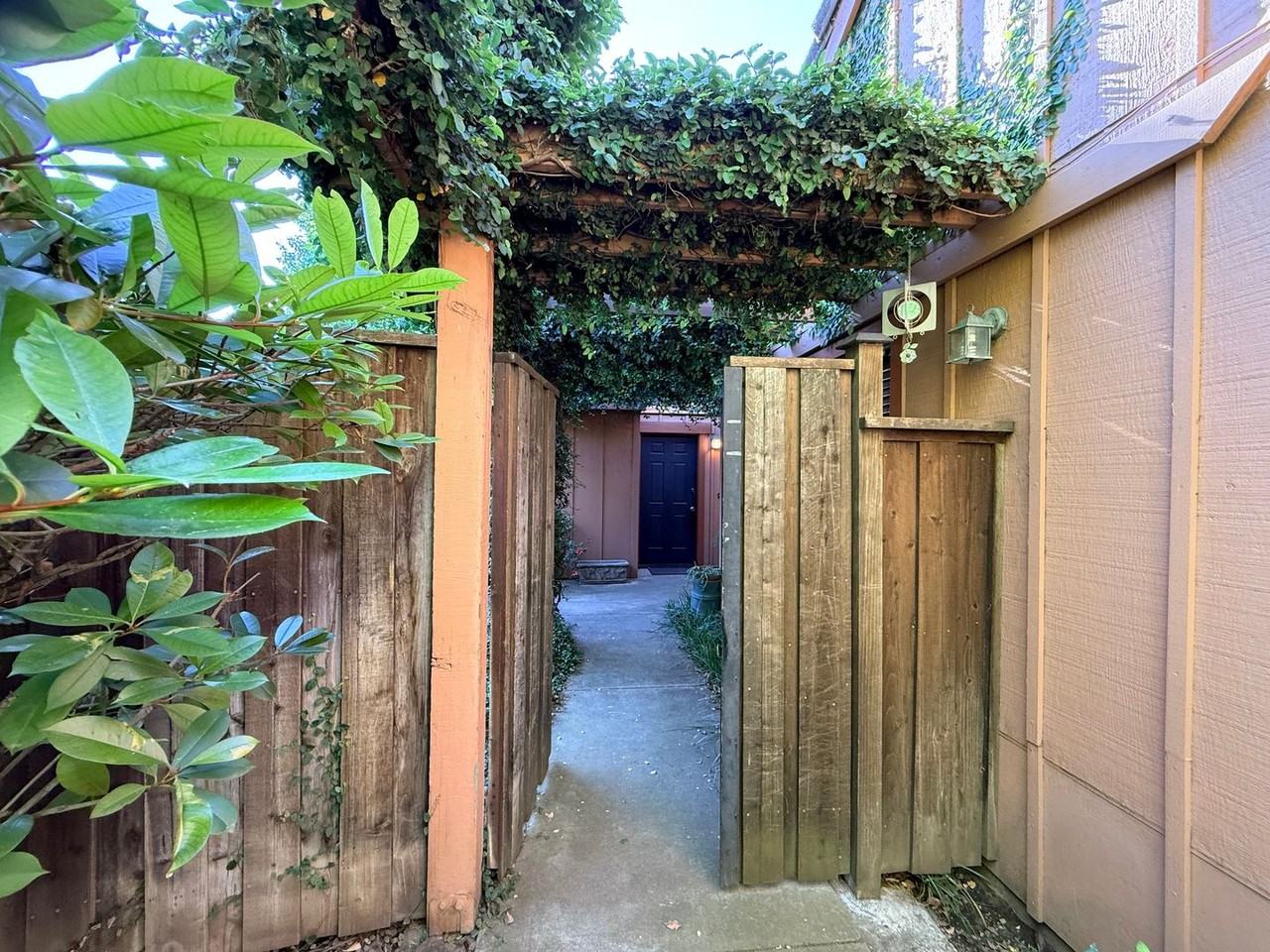 5 Alameda Park Cir - Photo 3 of 23
