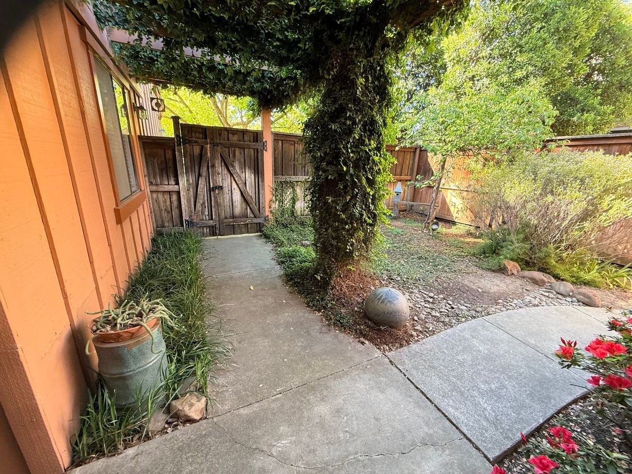 5 Alameda Park Cir - Photo 4 of 23